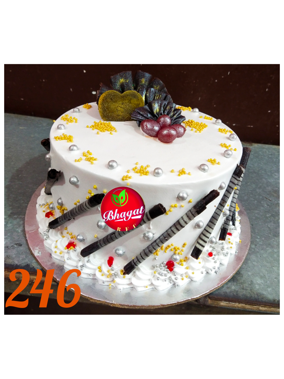 VENILA CHOCOLATE CAKE